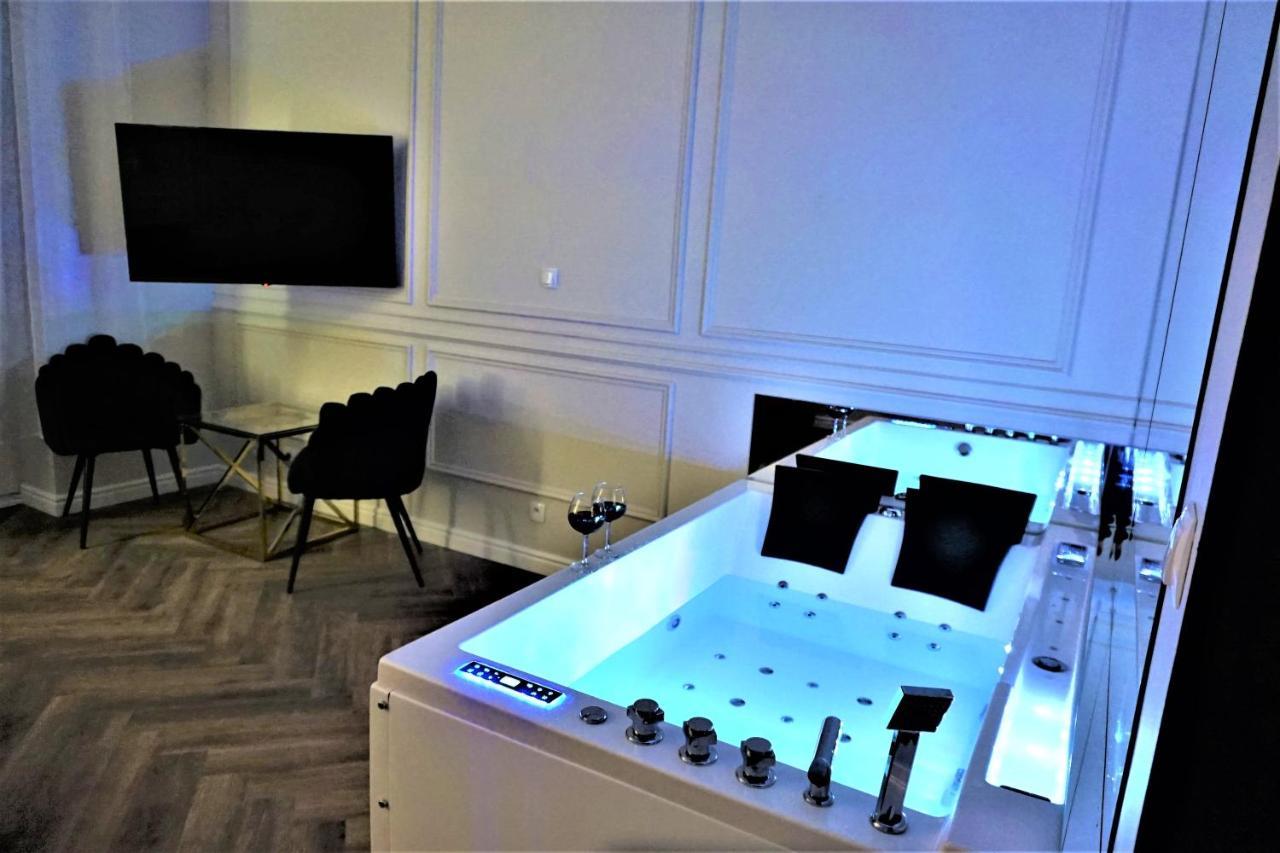 Luxury Jacuzzi Apartment Krasków Εξωτερικό φωτογραφία